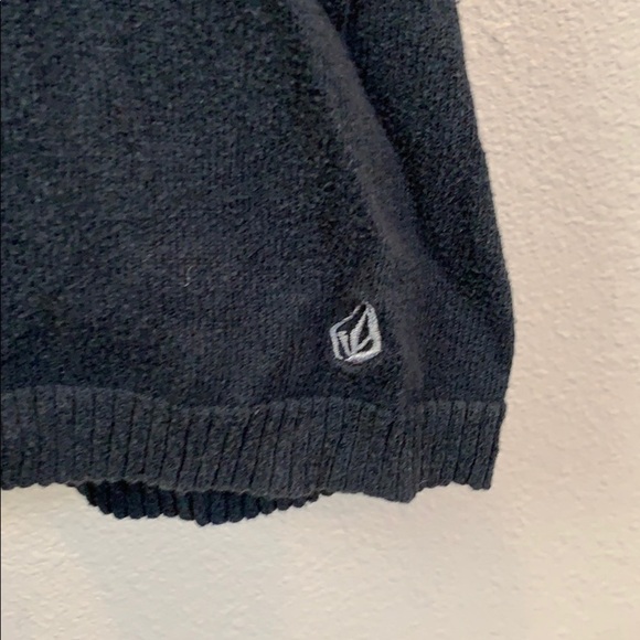 Cute Volcom black shirt - Picture 3 of 5